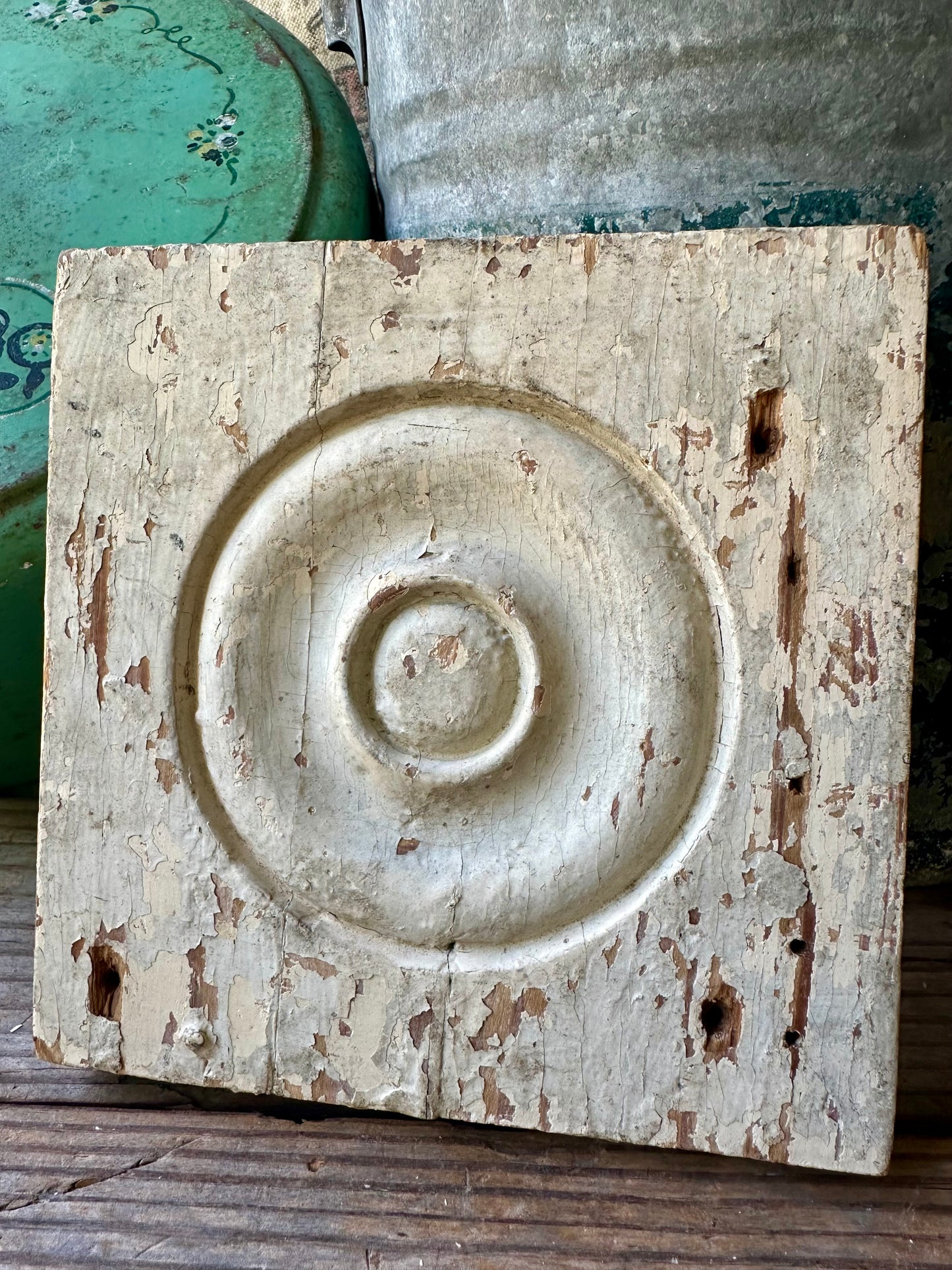 Wood Salvage Rosette Chippy Paint