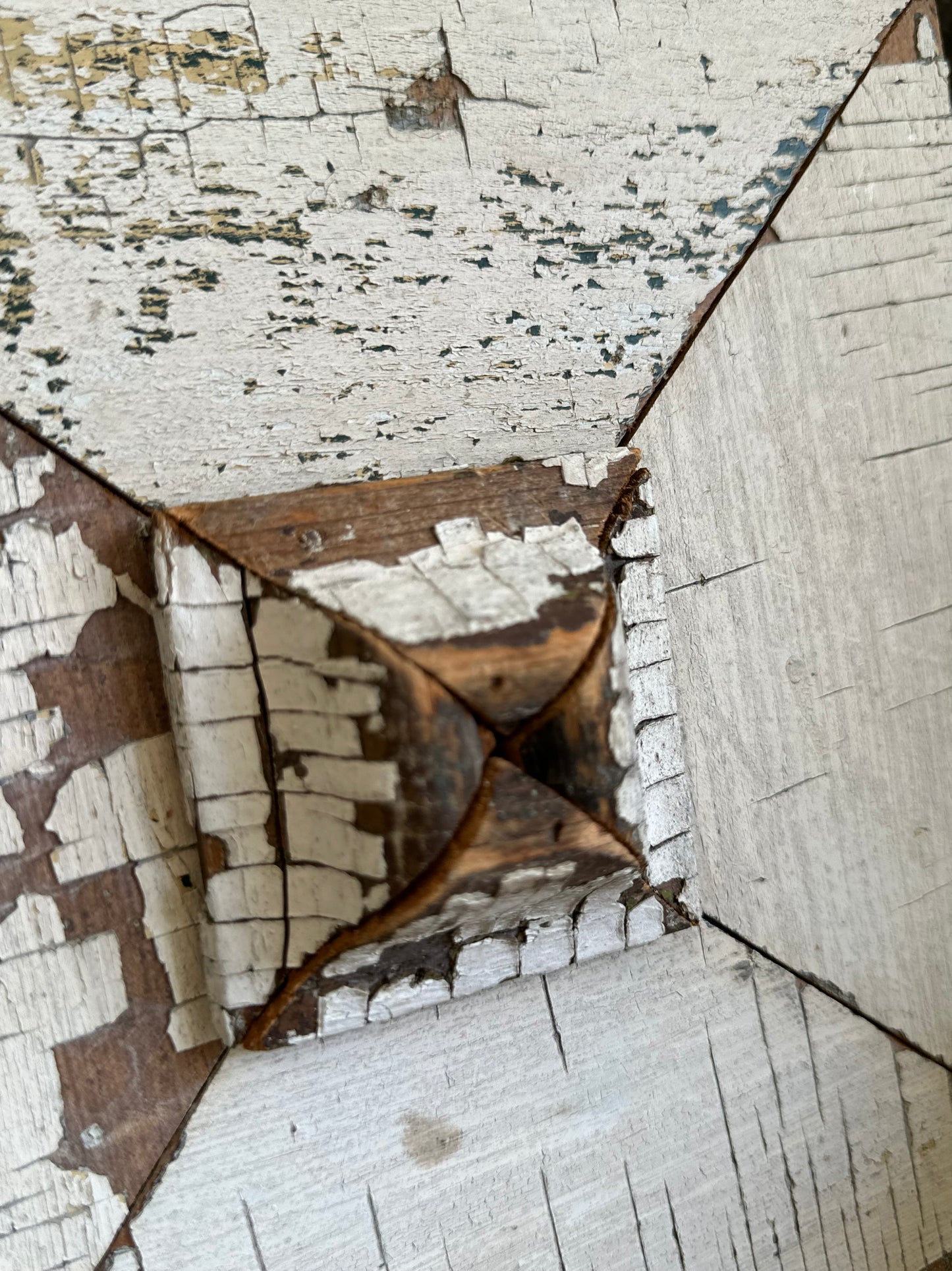 Salvage Wood Decor Chippy Paint