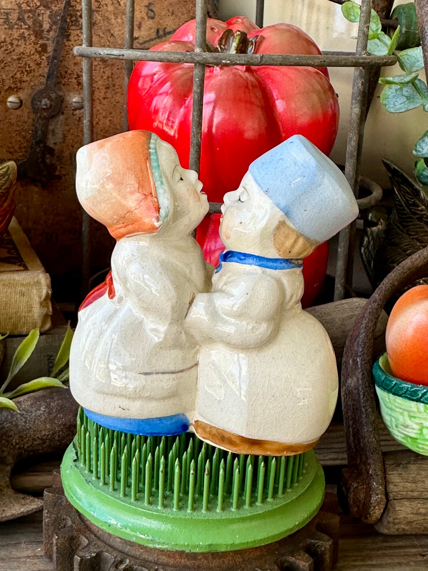 Salt & Pepper Shaker Couple