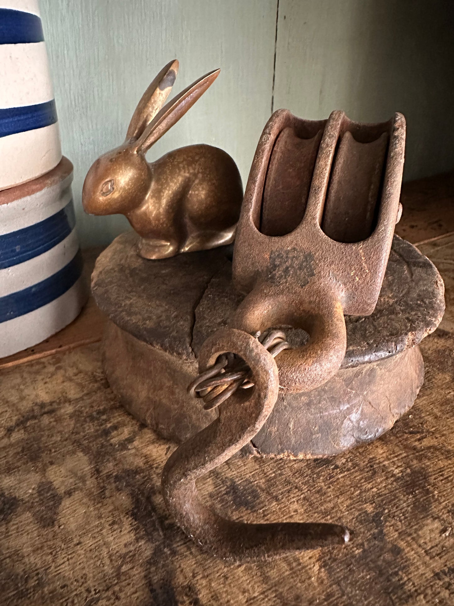 Metal Rusty Pulley With Hook