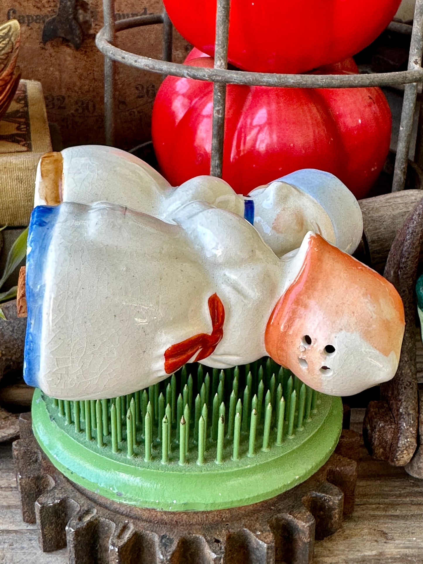 Salt & Pepper Shaker Couple