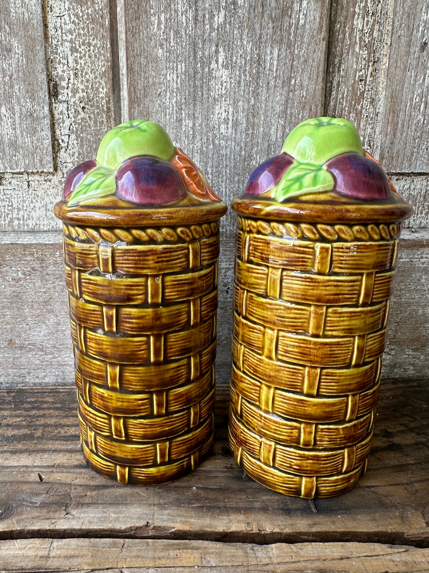 Salt & Pepper Basket Weave Fruit And Flowers Set