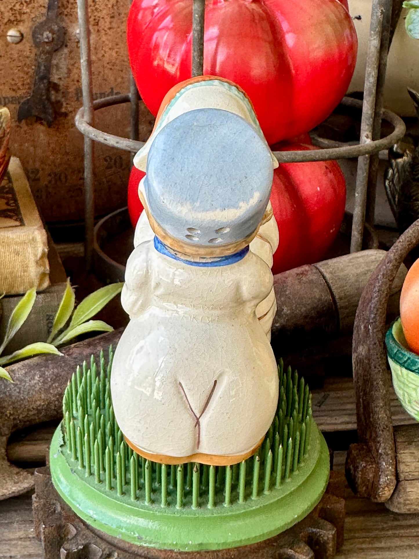 Salt & Pepper Shaker Couple