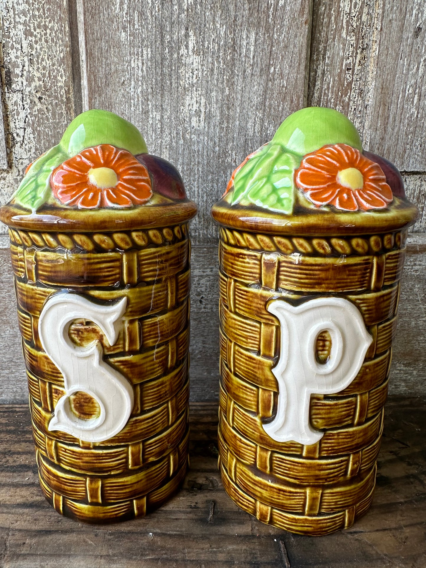 Salt & Pepper Basket Weave Fruit And Flowers Set