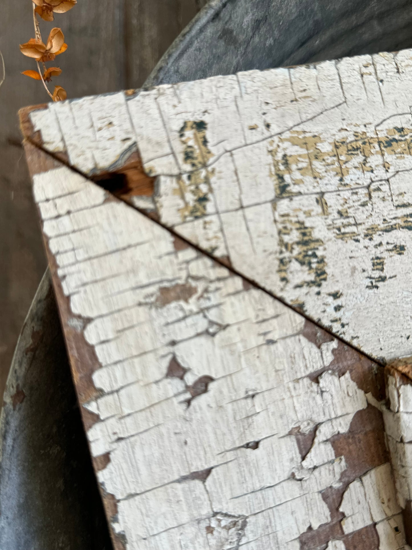 Salvage Wood Decor Chippy Paint