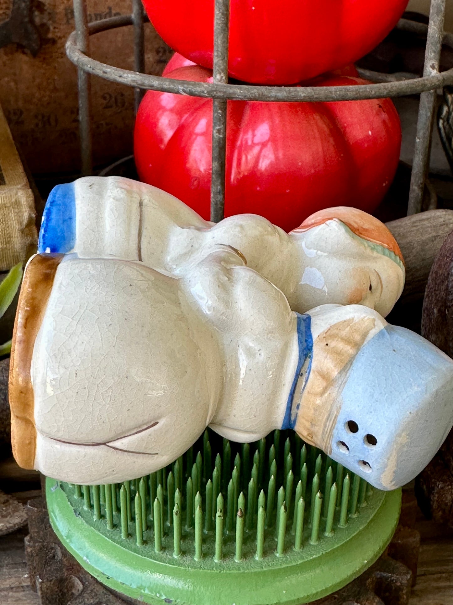 Salt & Pepper Shaker Couple