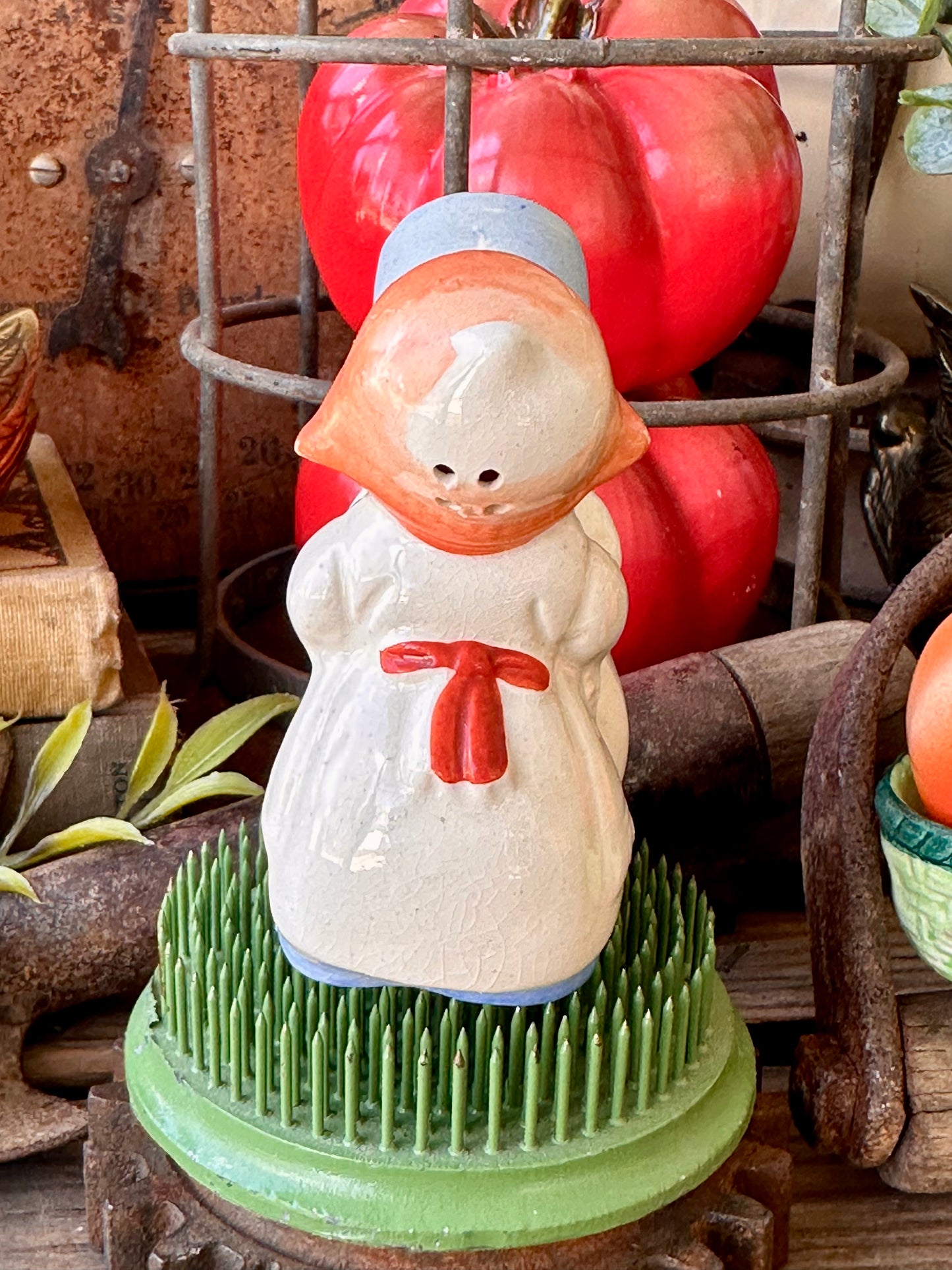 Salt & Pepper Shaker Couple