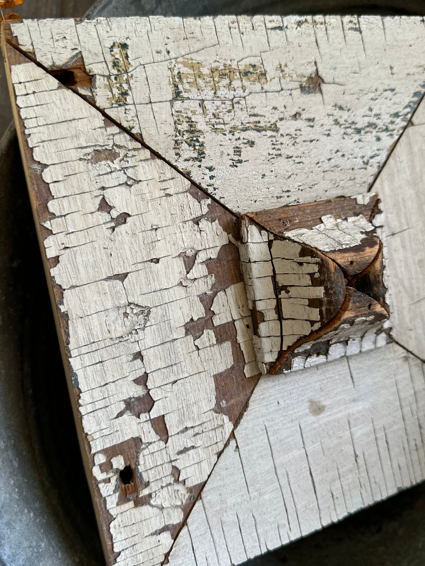 Salvage Wood Decor Chippy Paint