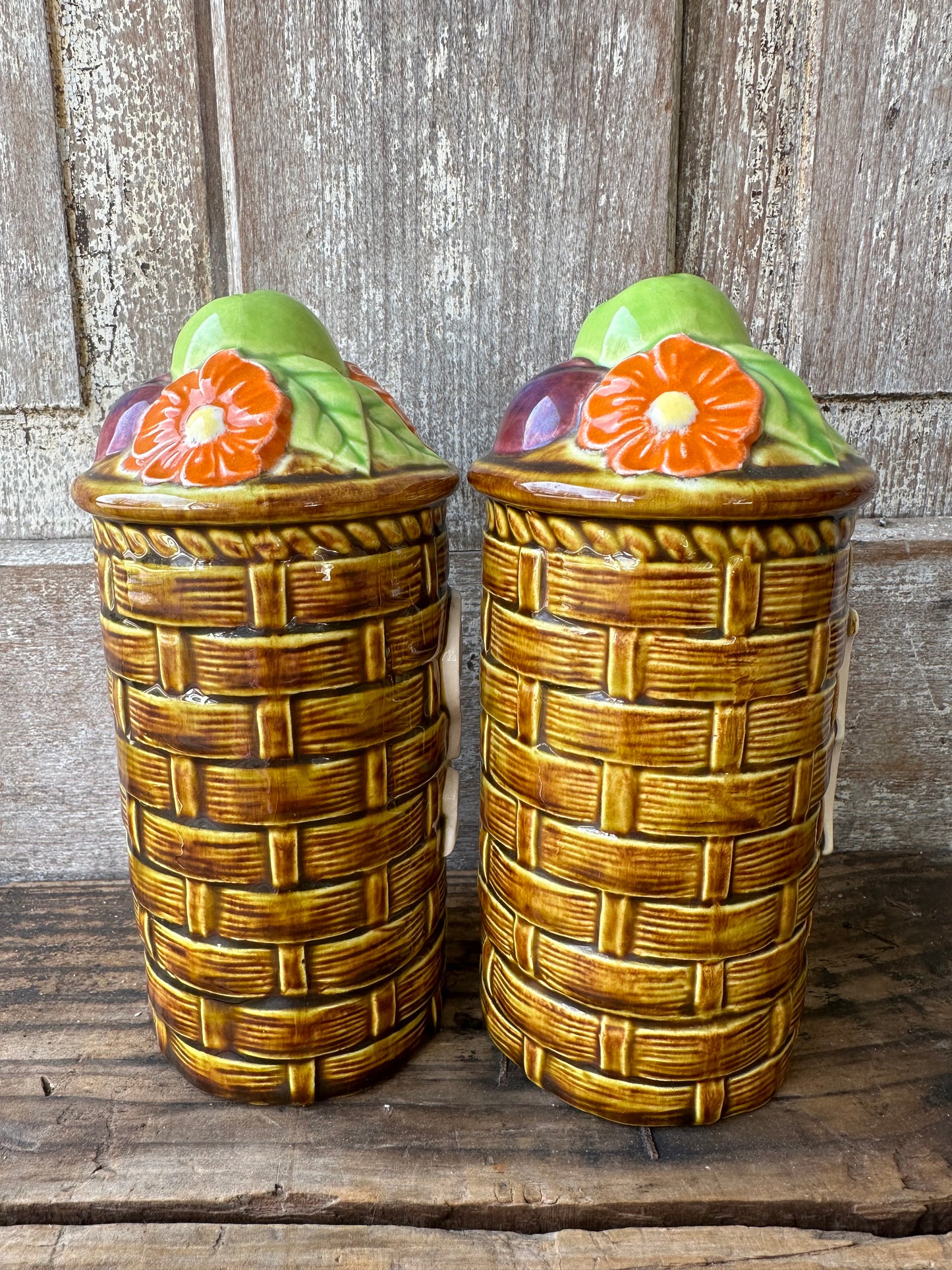 Salt & Pepper Basket Weave Fruit And Flowers Set