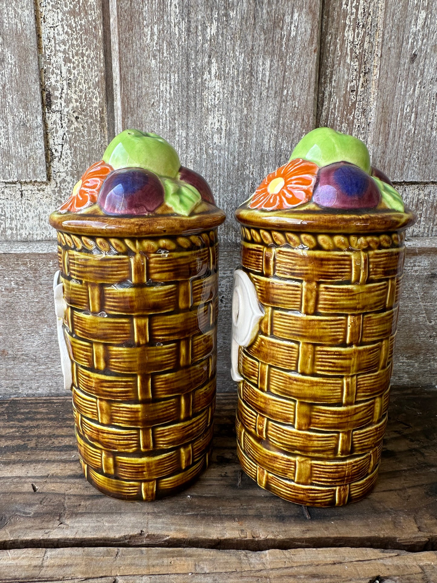 Salt & Pepper Basket Weave Fruit And Flowers Set