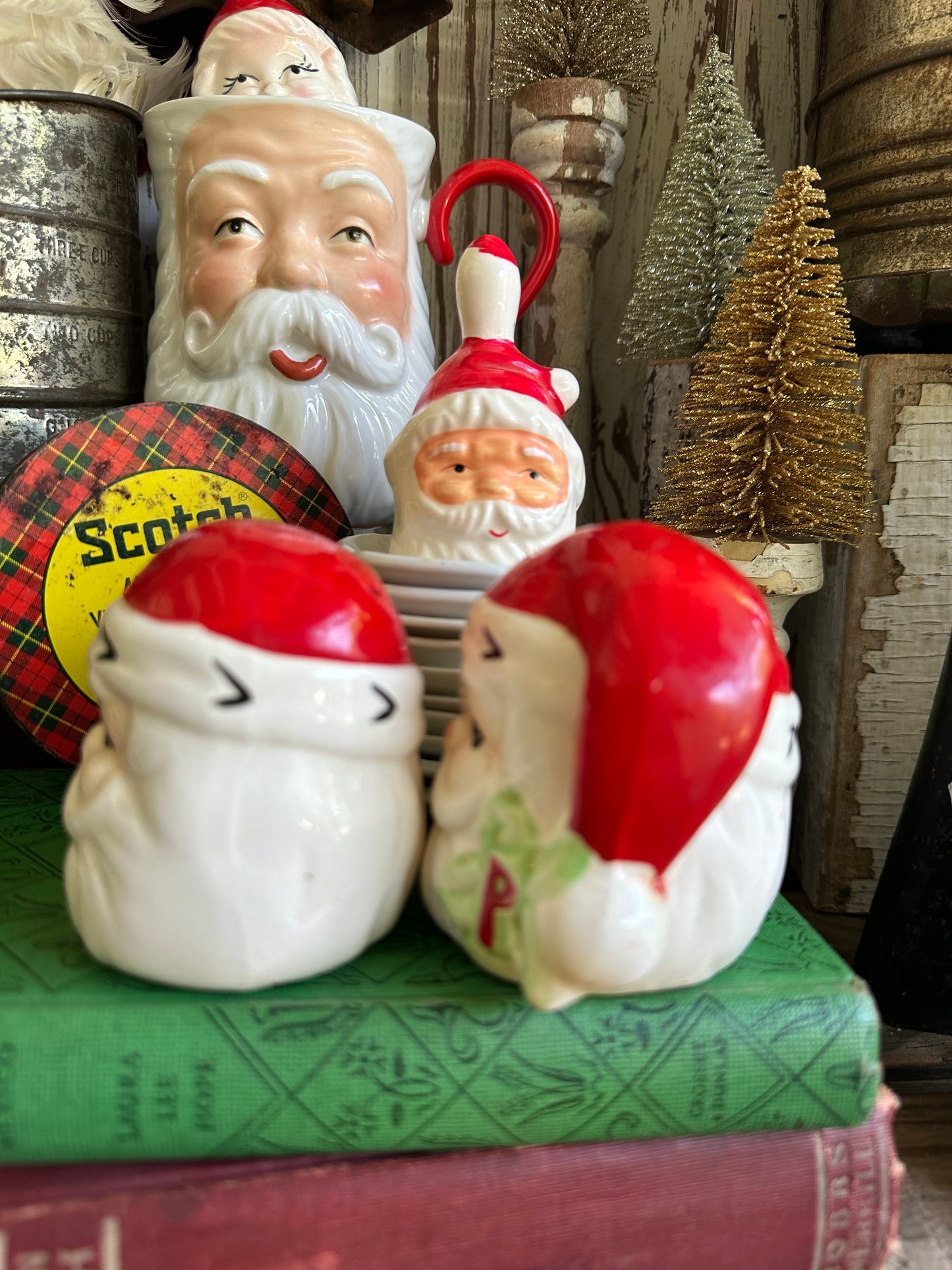 Santa Claus Salt & Pepper Shaker Set