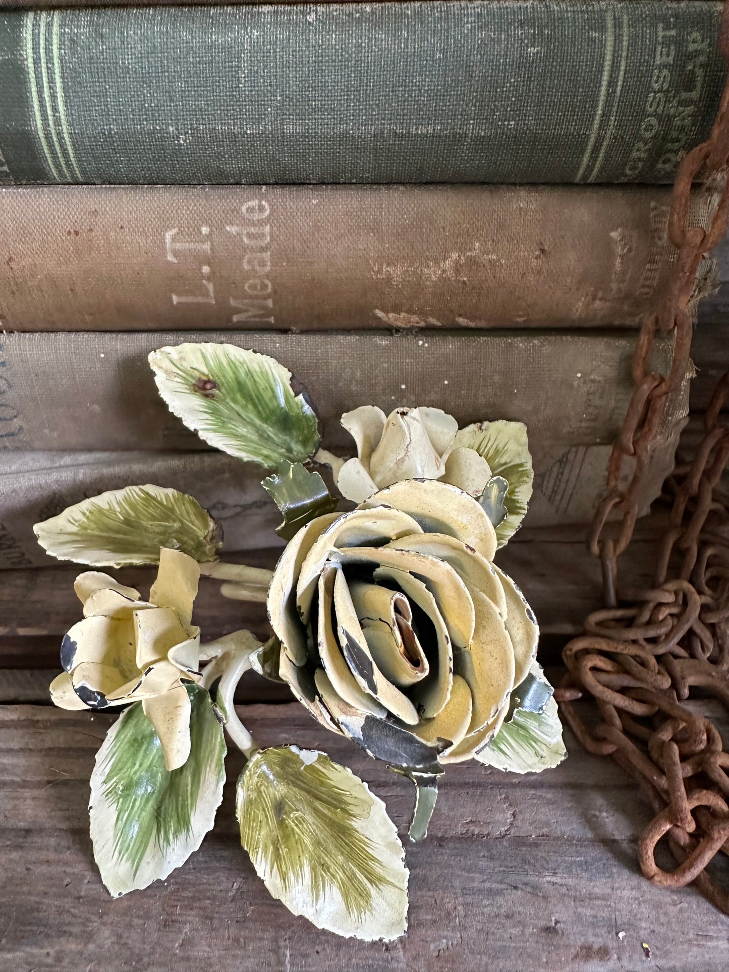 Chippy Toile Metal Floral Napkin Ring
