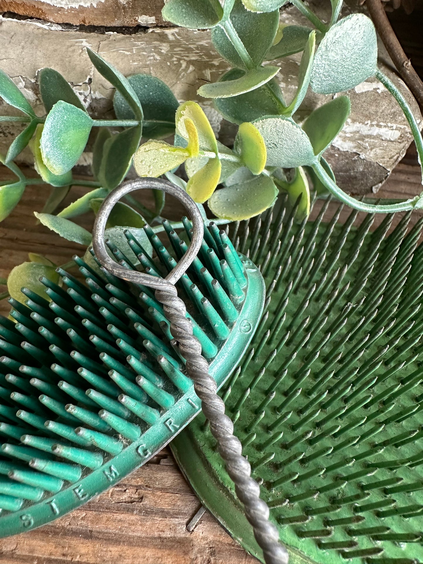 Mini Whisk Broom Wire Handle