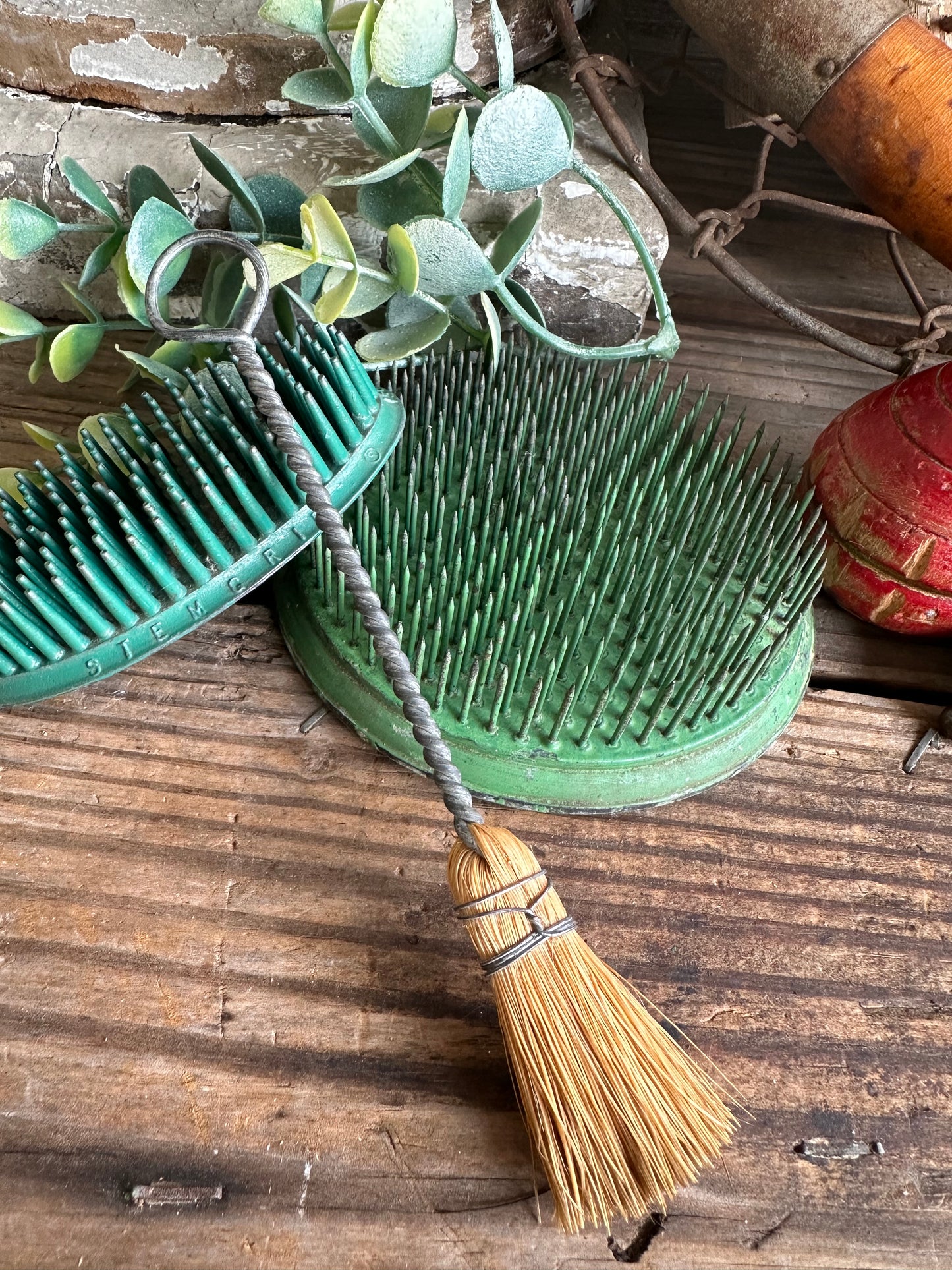Mini Whisk Broom Wire Handle