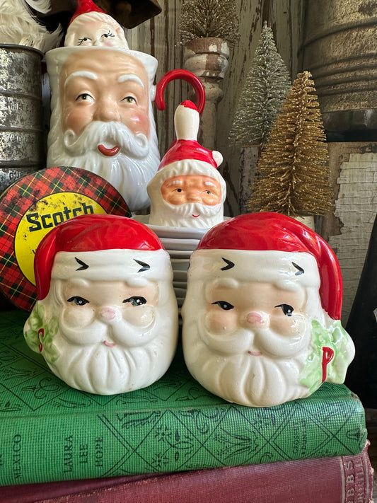 Santa Claus Salt & Pepper Shaker Set