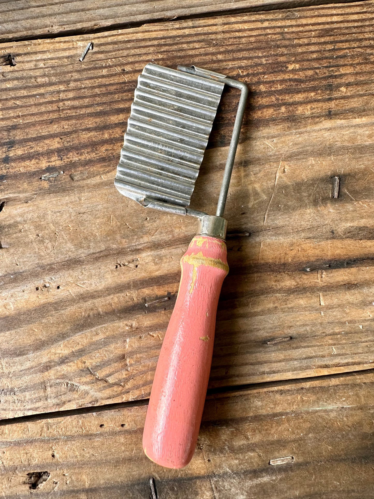 Pink Handle Crinkle Cutter/Slicer