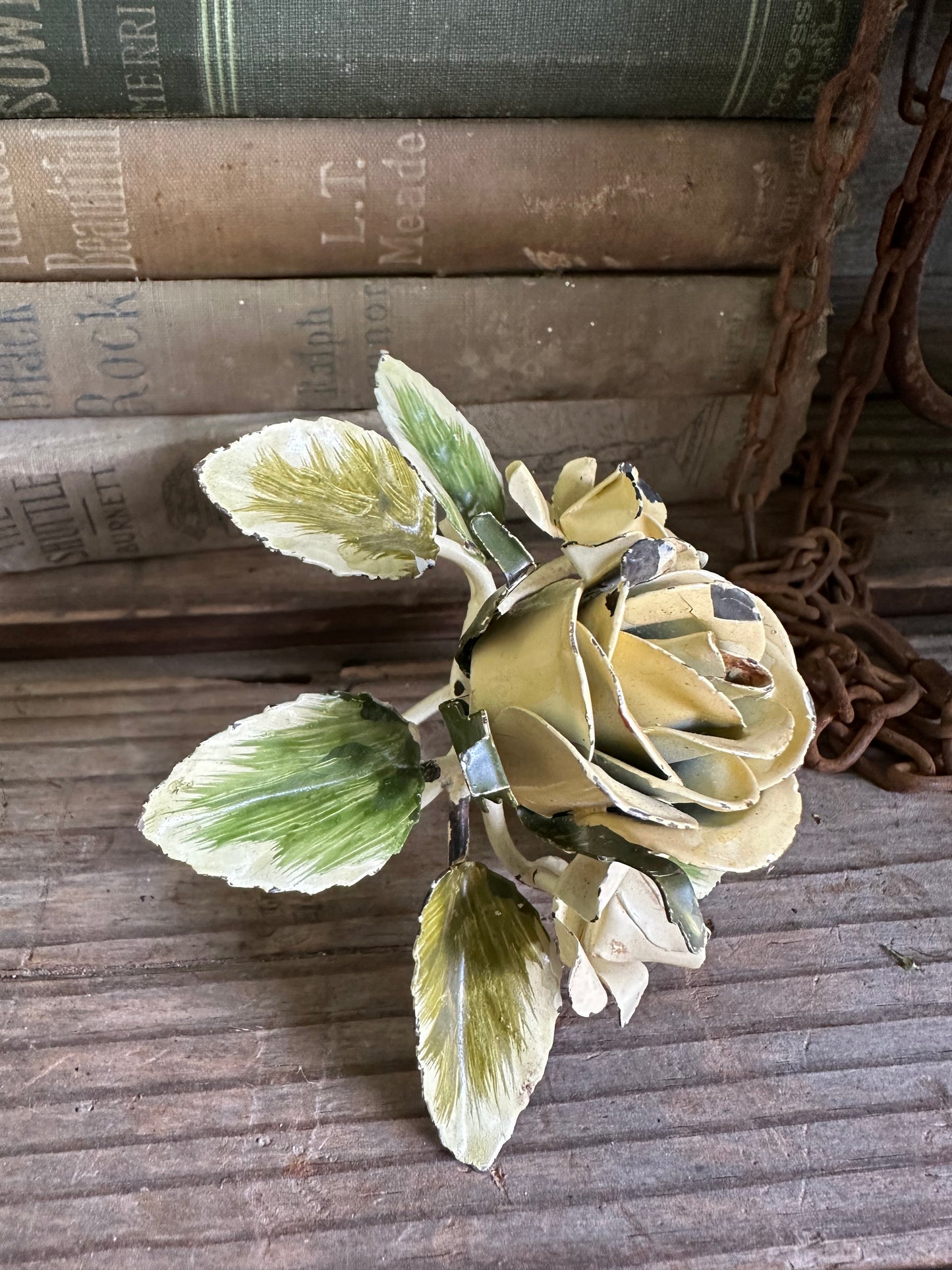 Chippy Toile Metal Floral Napkin Ring