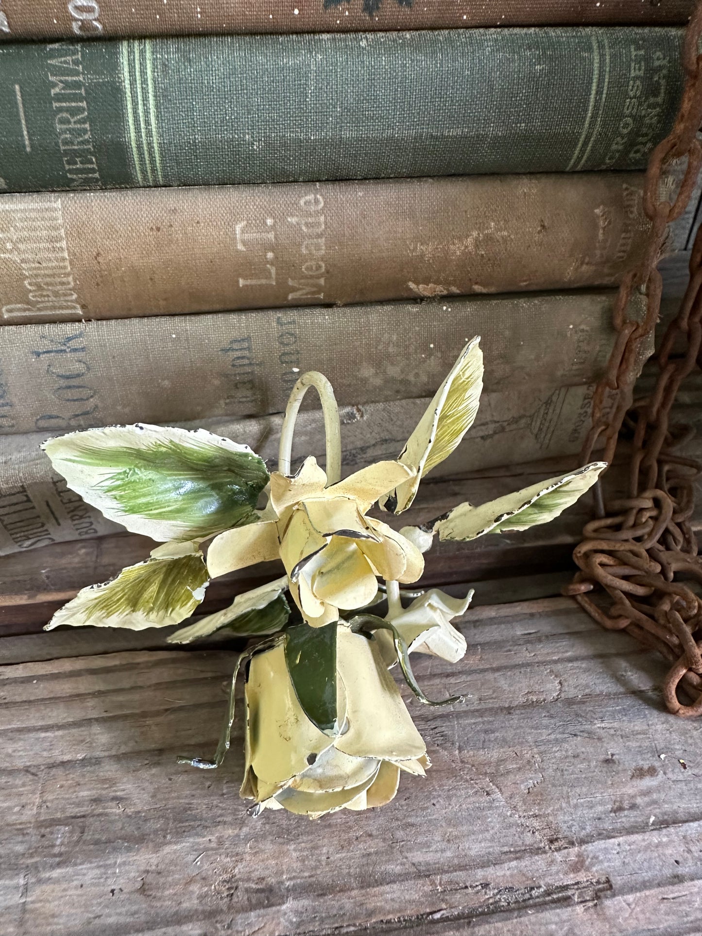 Chippy Toile Metal Floral Napkin Ring