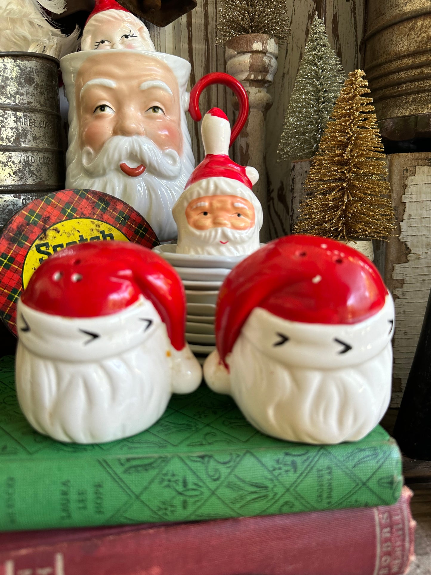 Santa Claus Salt & Pepper Shaker Set