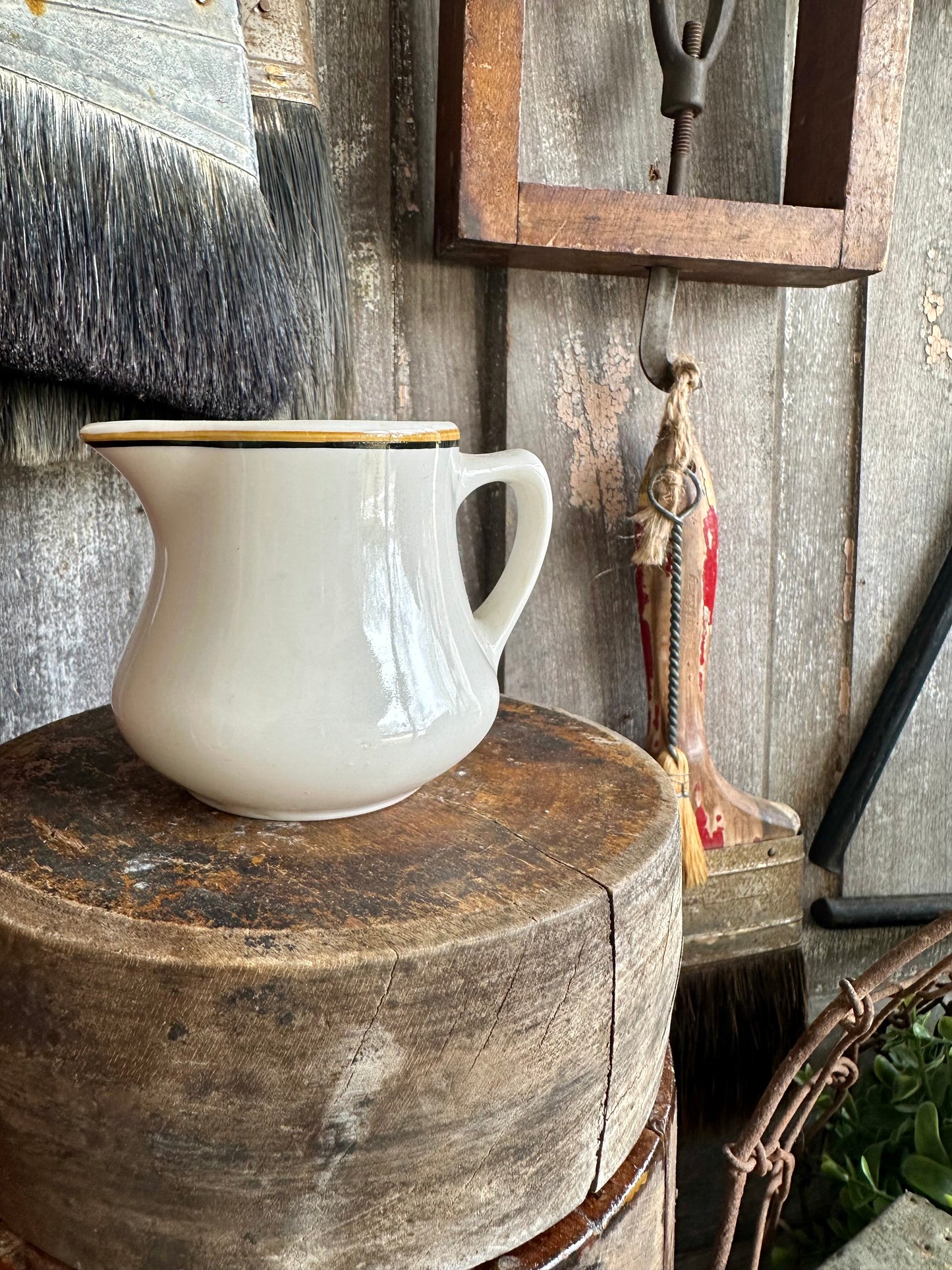Creamer Black Rusty Orange Stripe