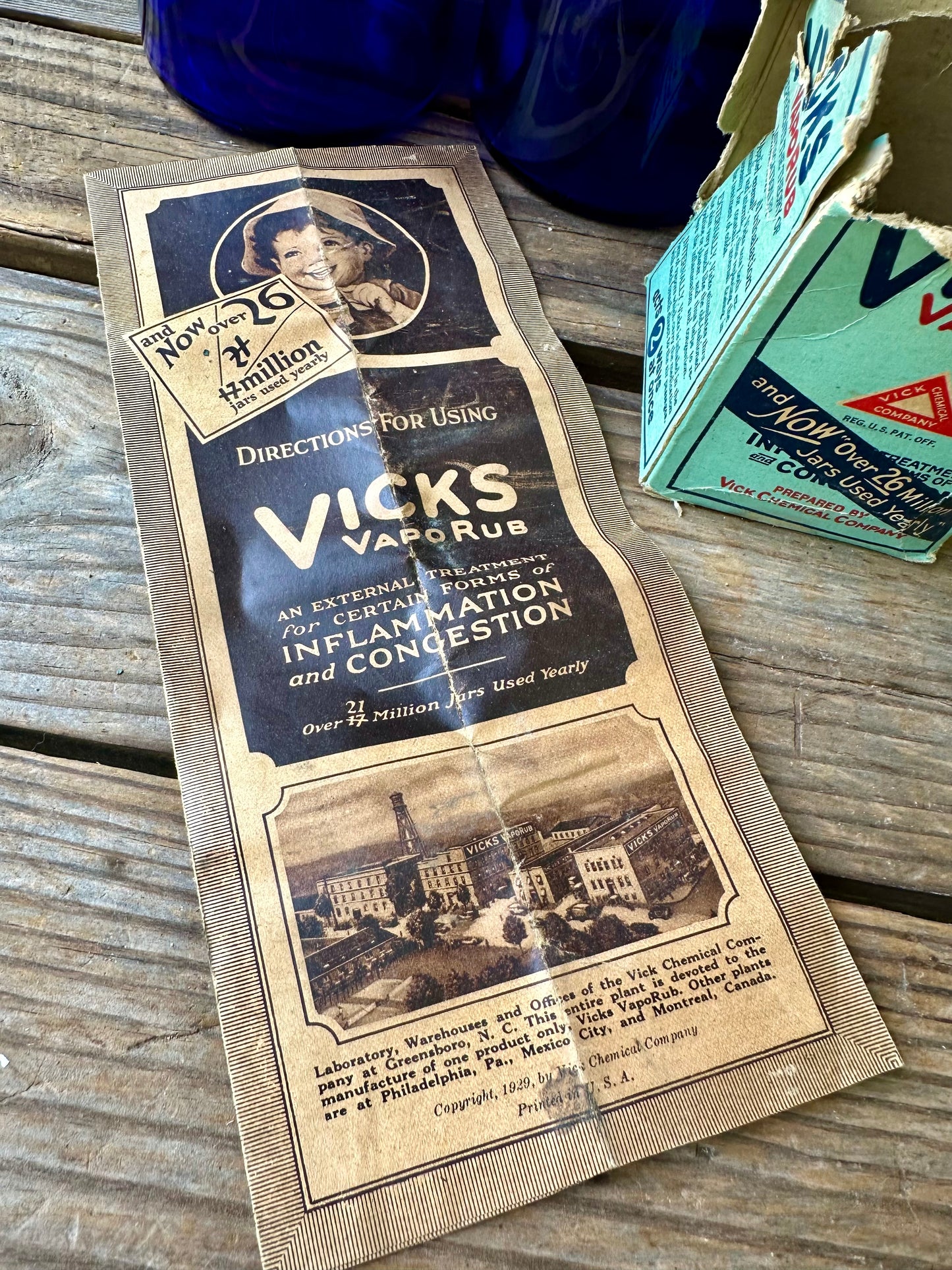 Vicks Set Of 4 (Pamphlet, 2 Jars, Box)