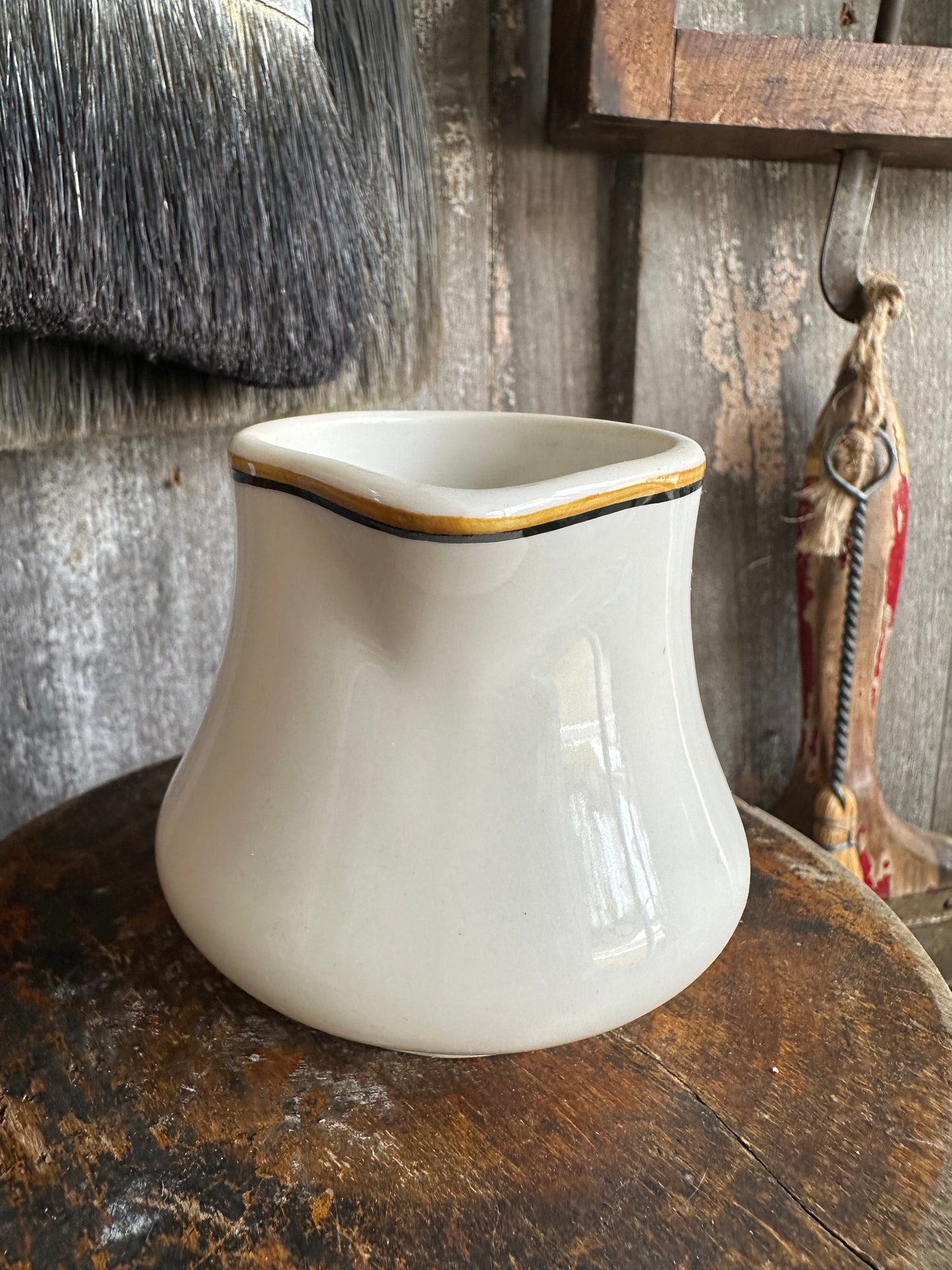 Creamer Black Rusty Orange Stripe