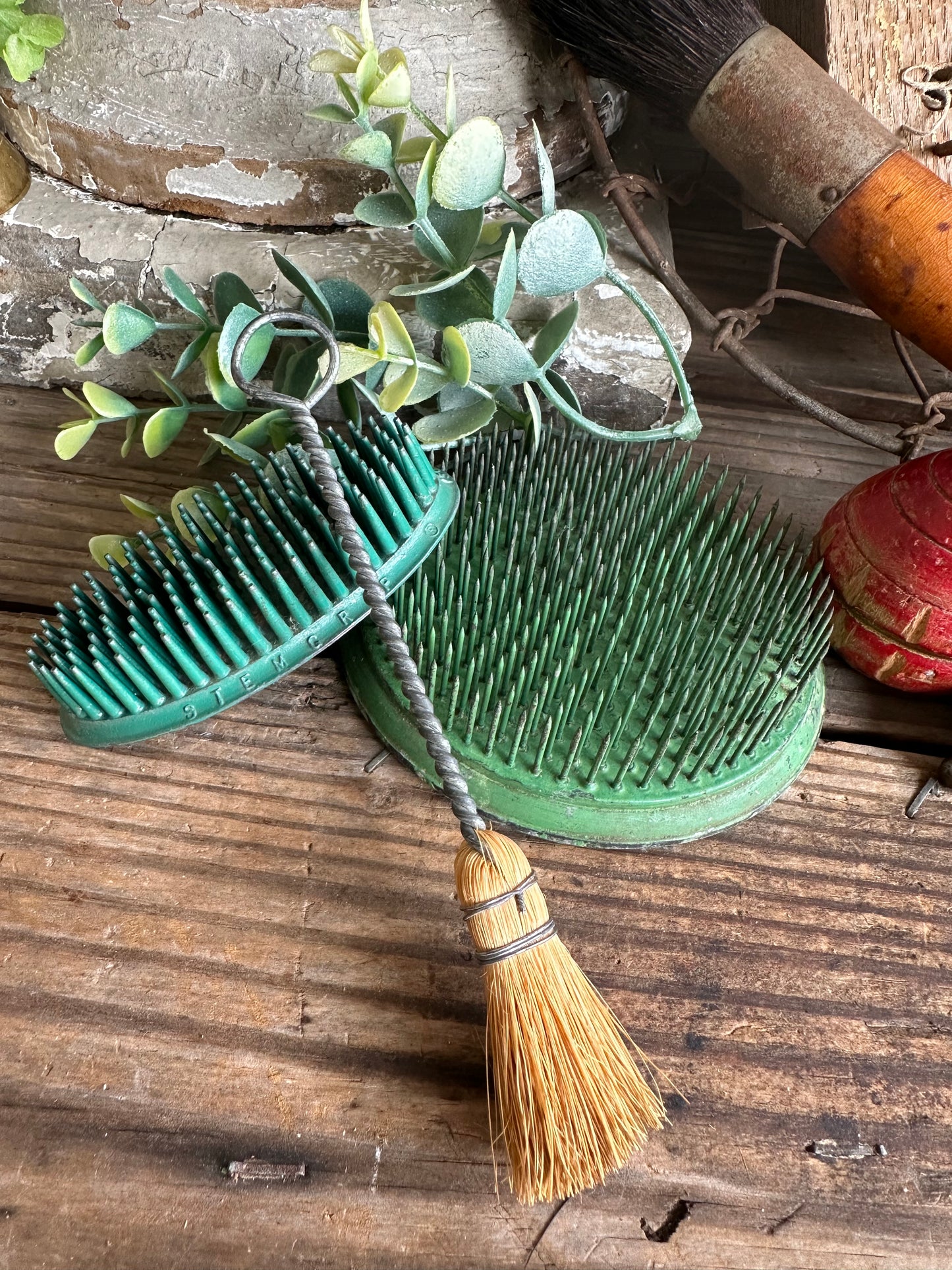 Mini Whisk Broom Wire Handle