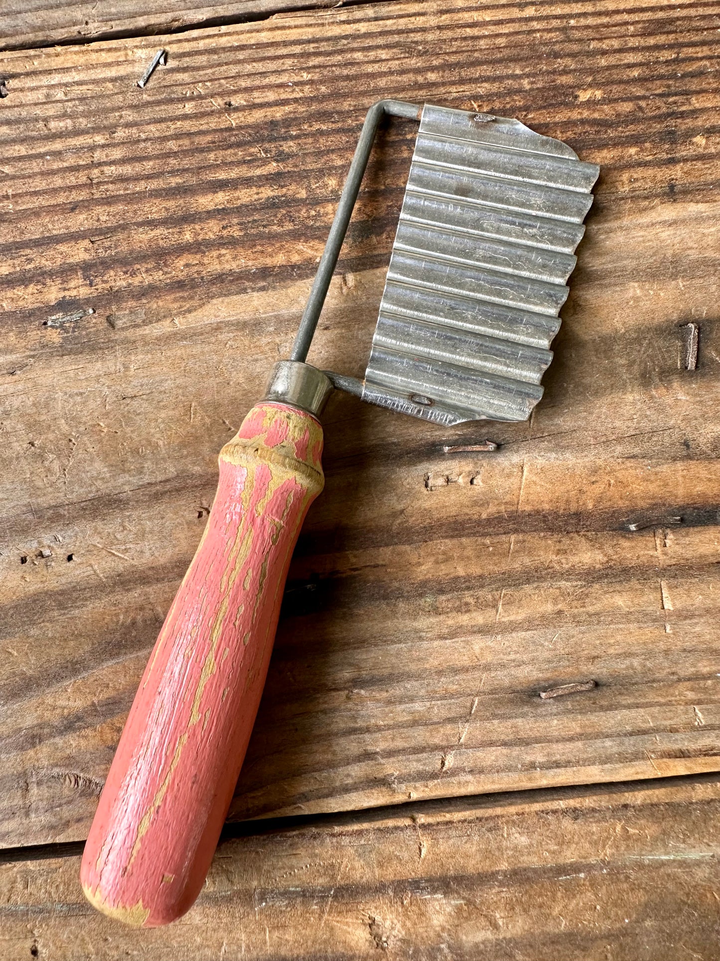 Pink Handle Crinkle Cutter/Slicer