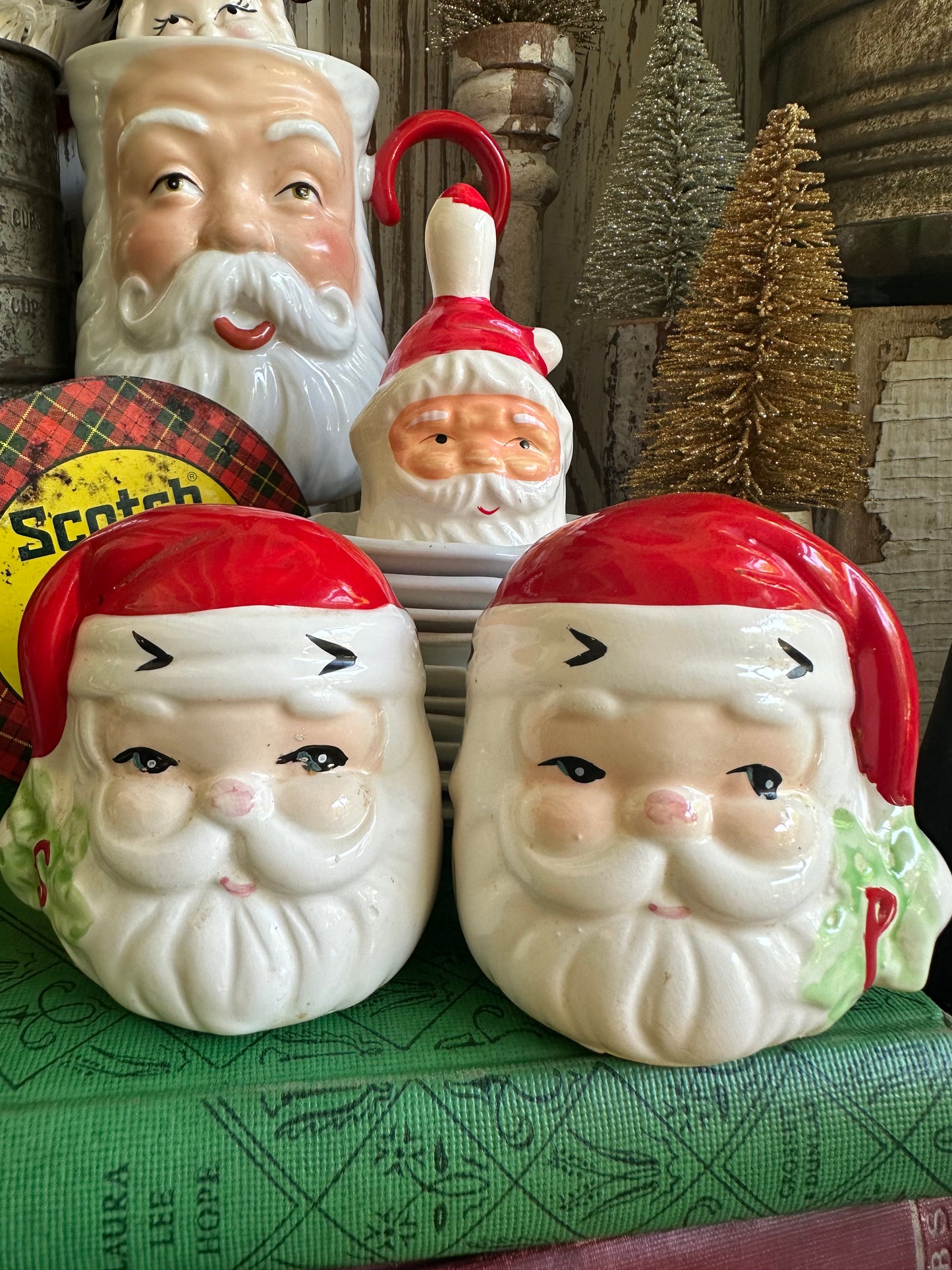 Santa Claus Salt & Pepper Shaker Set