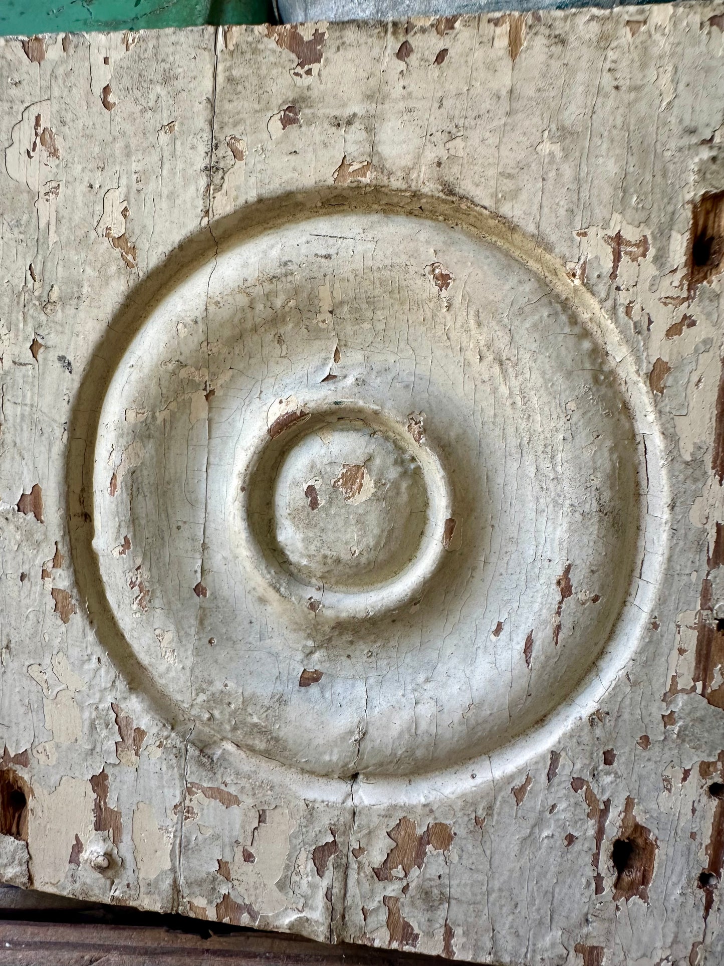 Wood Salvage Rosette Chippy Paint