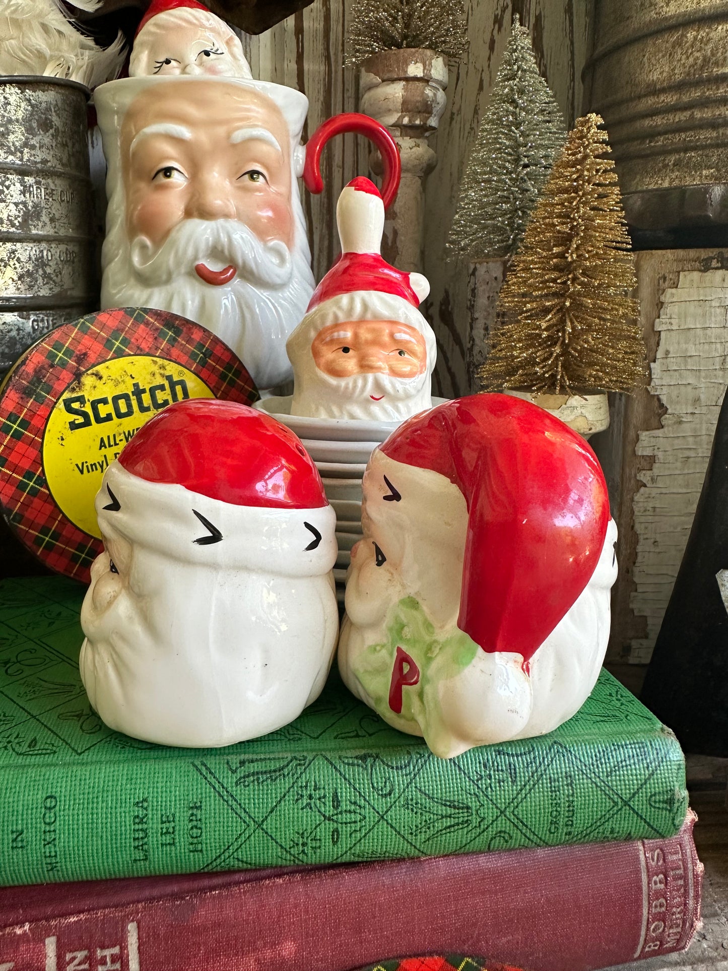 Santa Claus Salt & Pepper Shaker Set
