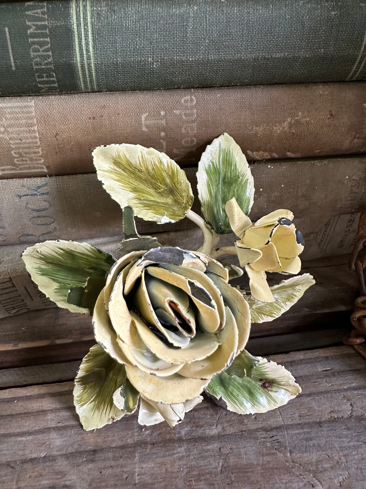 Chippy Toile Metal Floral Napkin Ring