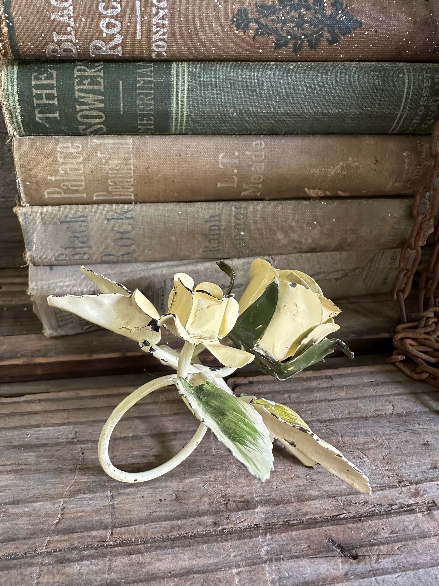 Chippy Toile Metal Floral Napkin Ring