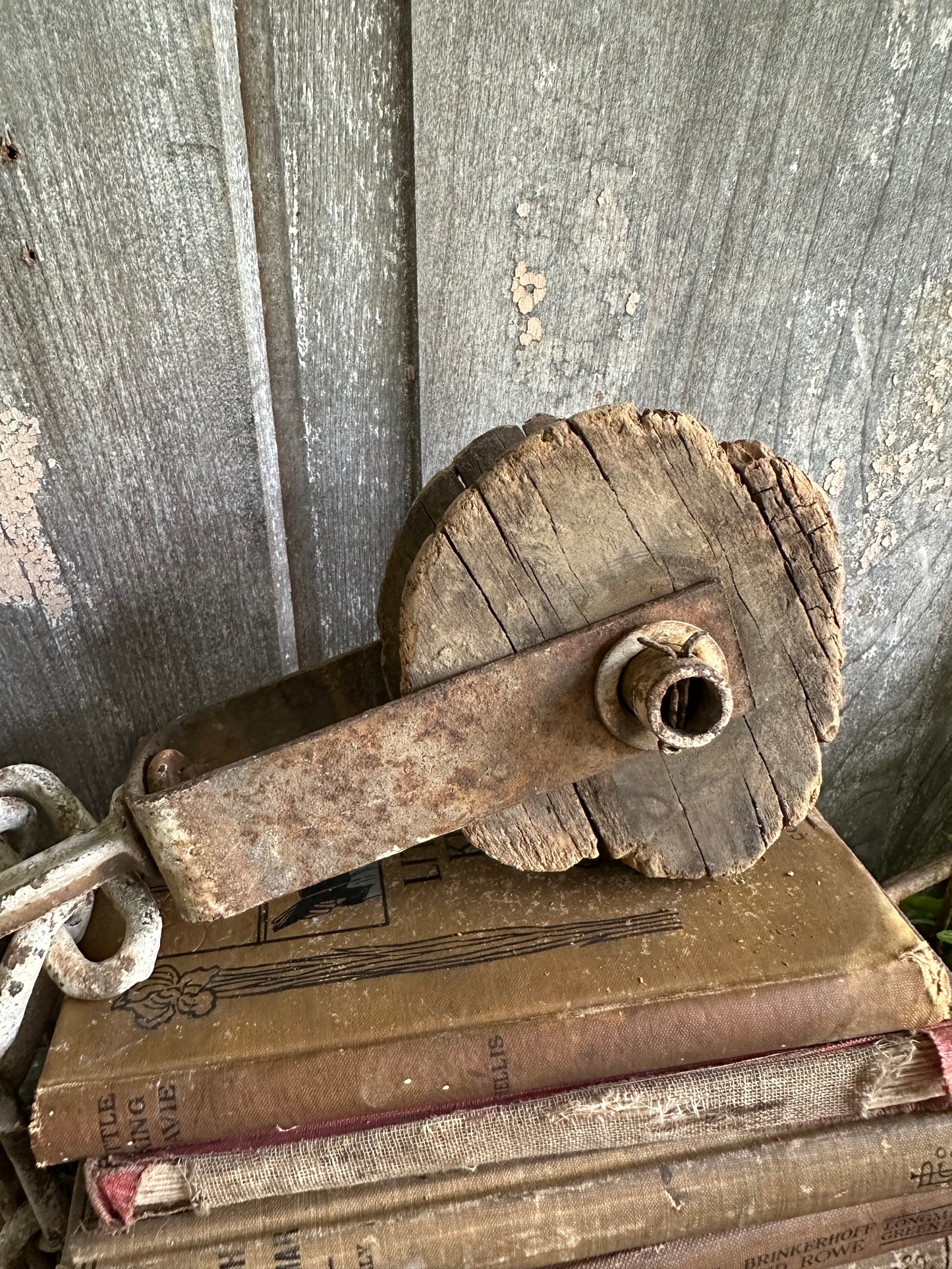Wood Pulley With Chain