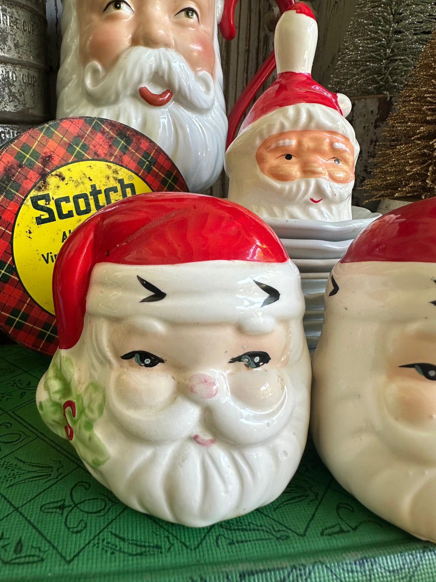 Santa Claus Salt & Pepper Shaker Set