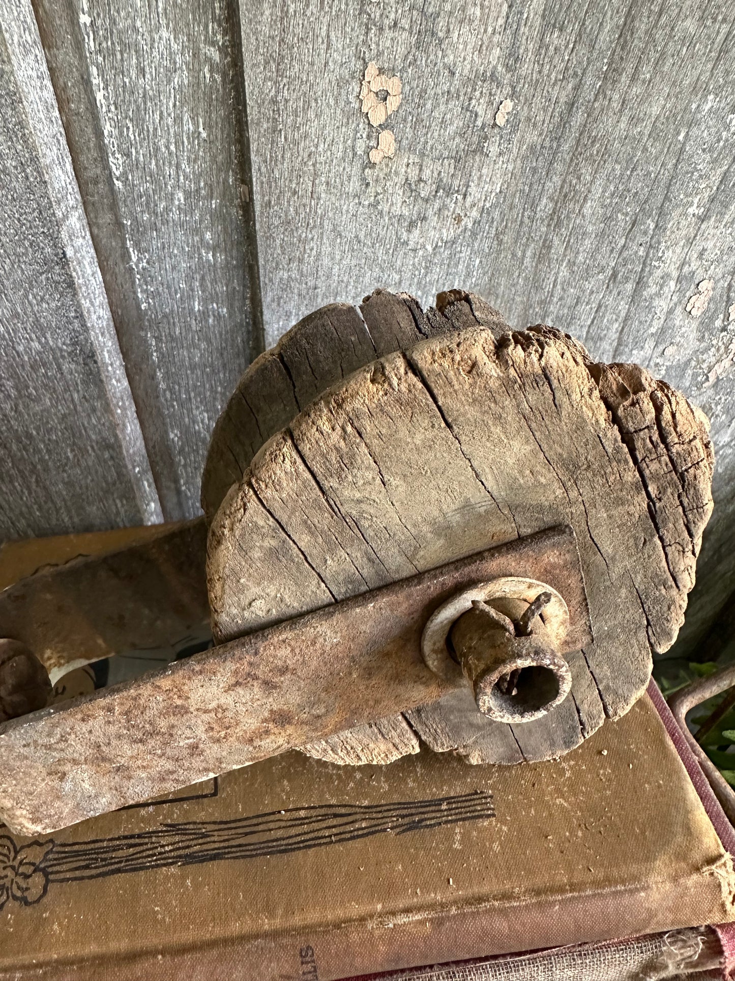 Wood Pulley With Chain