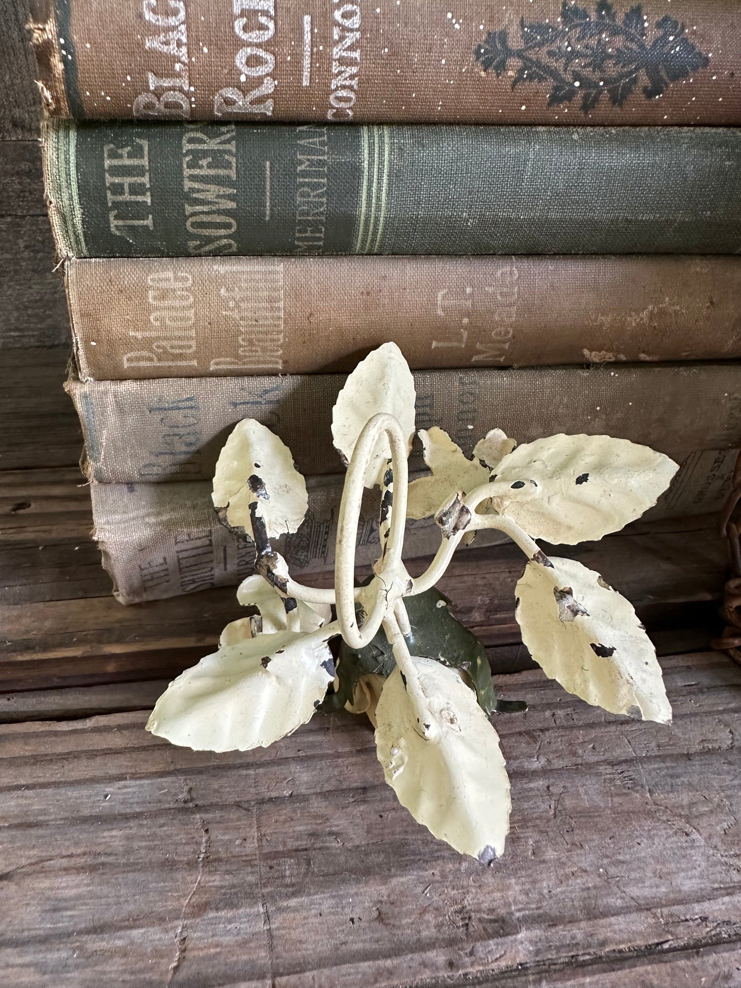 Chippy Toile Metal Floral Napkin Ring