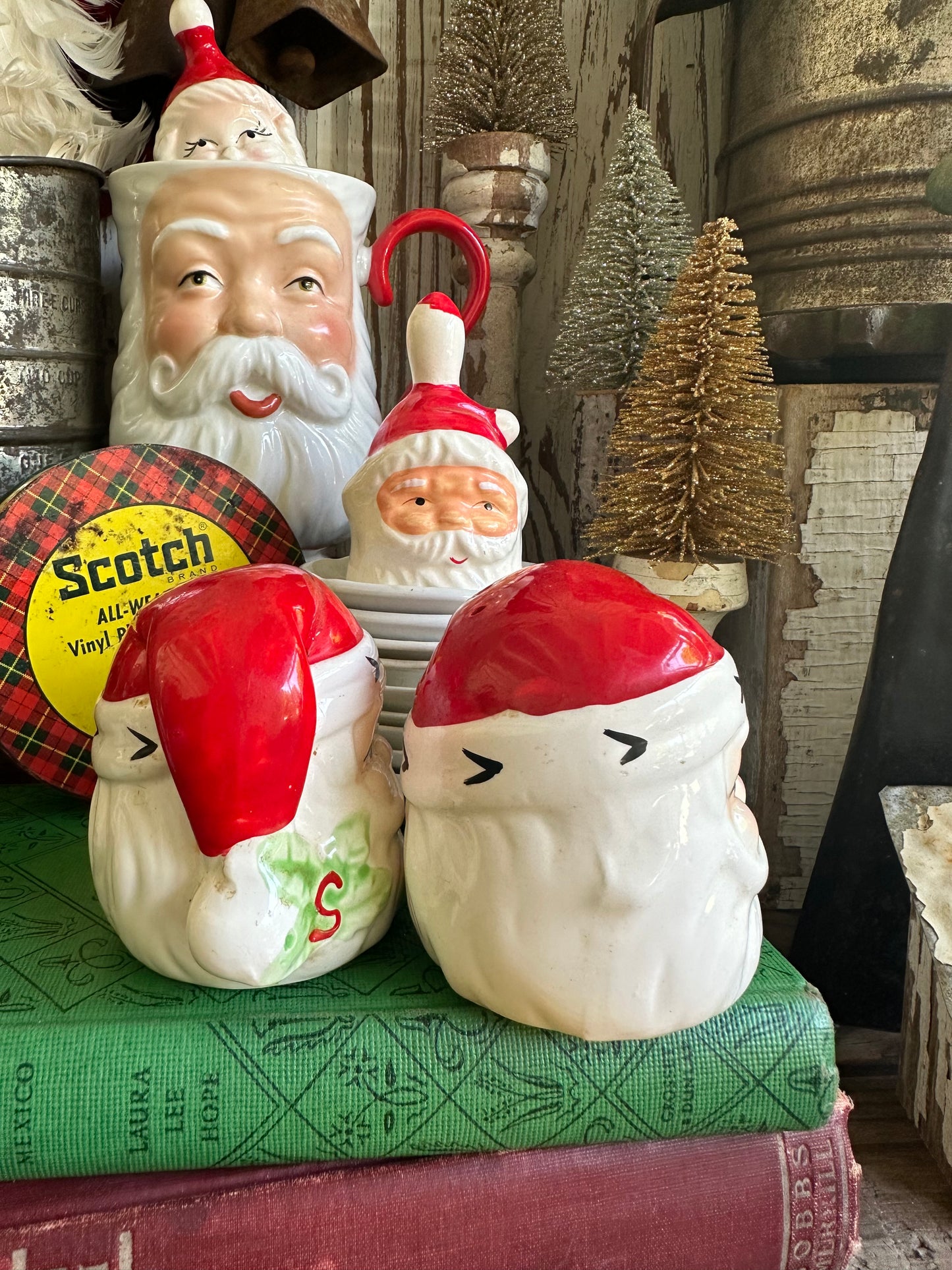 Santa Claus Salt & Pepper Shaker Set