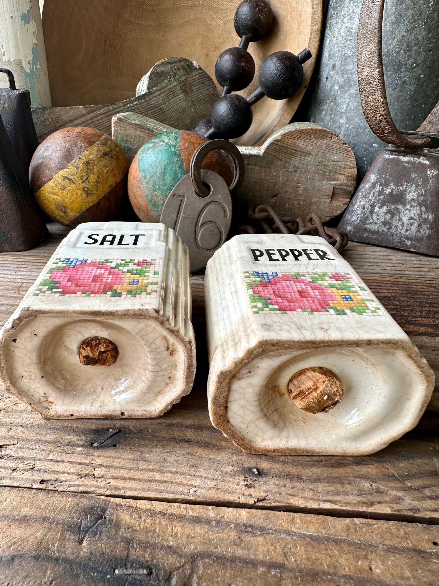 Salt & Pepper Set Floral Embroidery Pattern