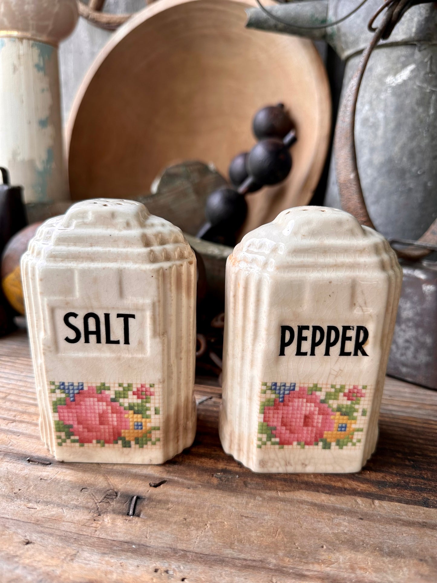 Salt & Pepper Set Floral Embroidery Pattern