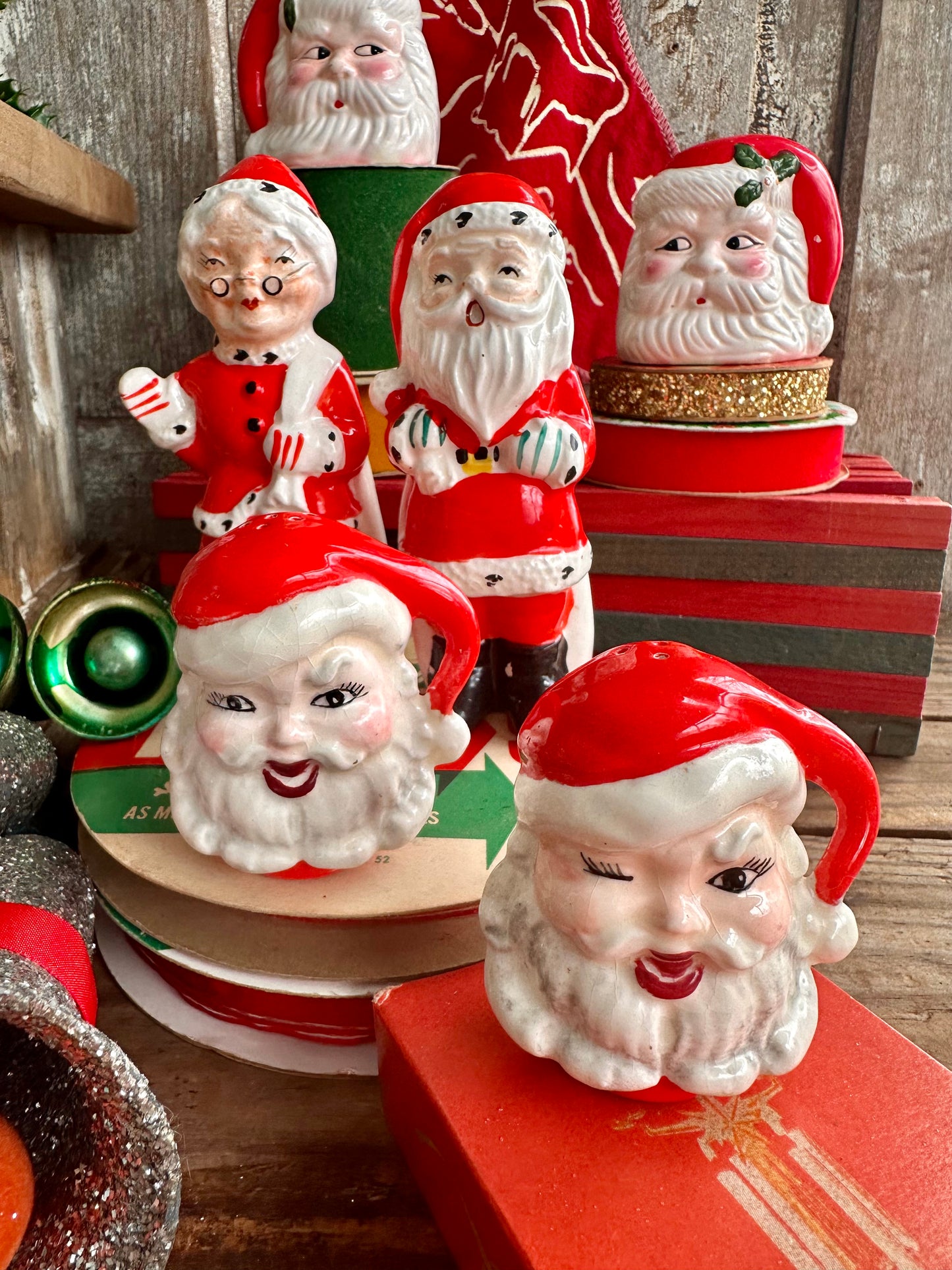 Santa Claus Salt And Pepper Shaker Set